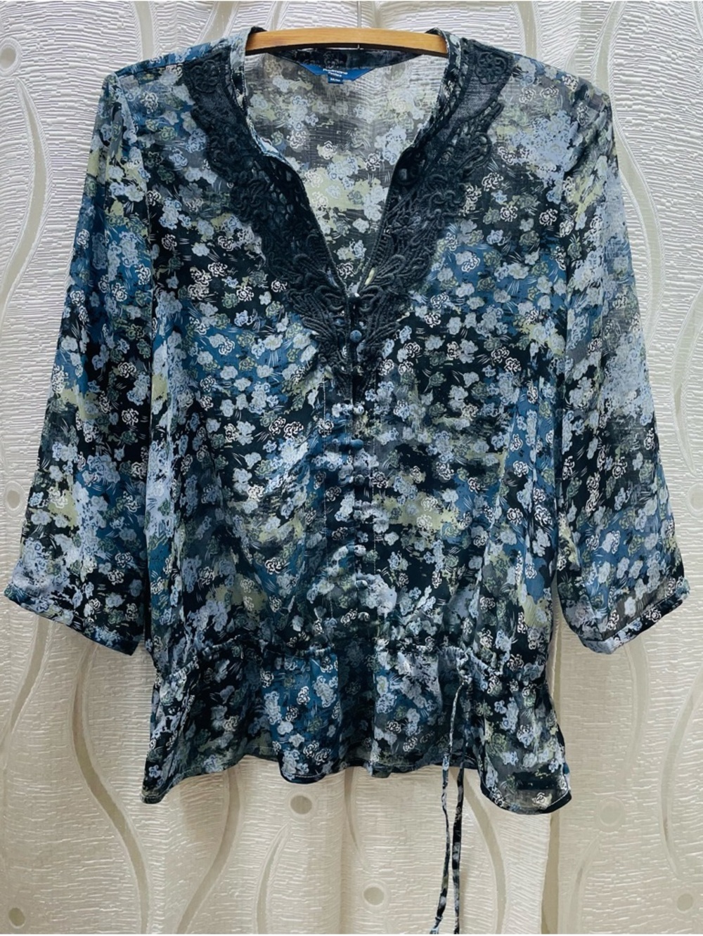 Reitmans‎ Blouse Womens Medium Petites Blue Floral Lace Trim Sheer Chiffon